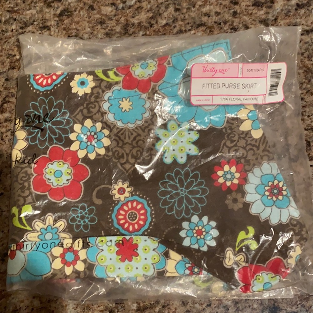Thirty one fitted purse skirt floral fanfare